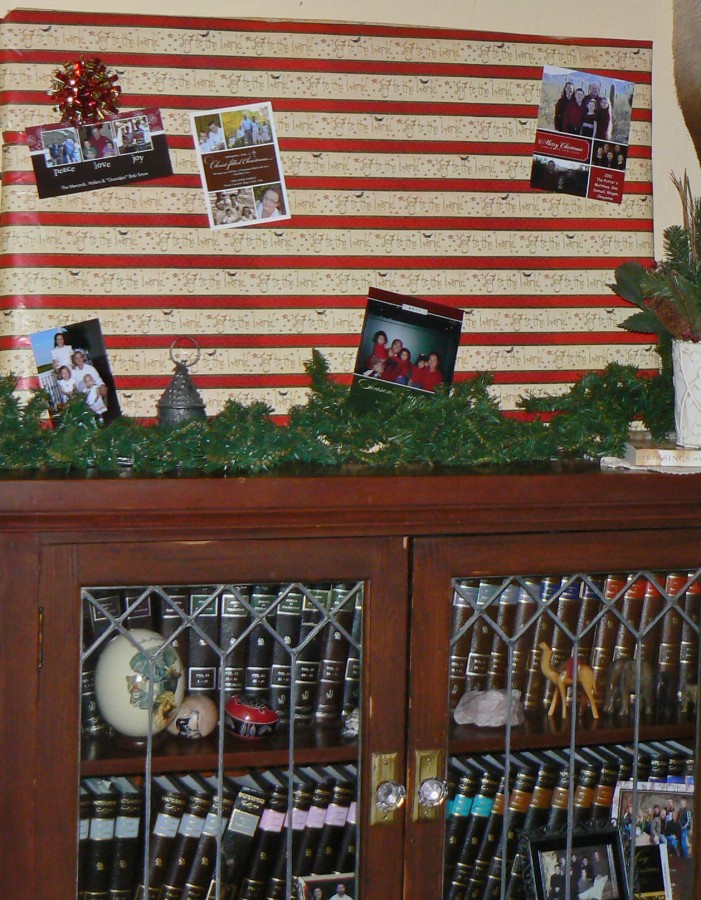 unique way to display Christmas cards