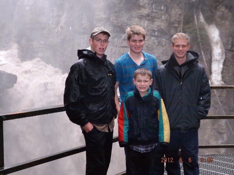 johnston canyon falls