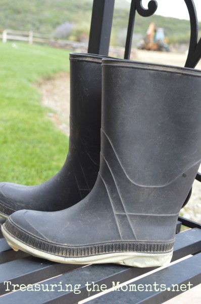 rain boots makeover treasuring the moments.net