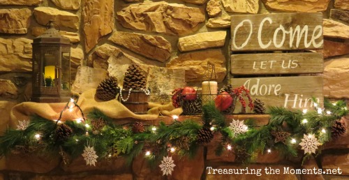 christmas mantle treasuringthemoments.net