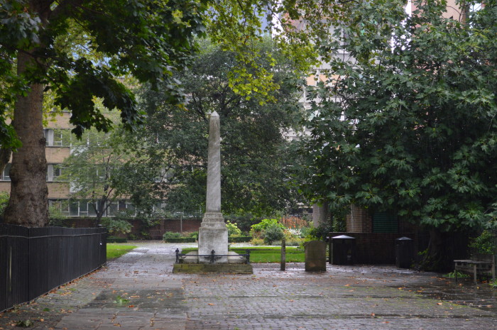 Daniel Defoe grave treasuring the moments.net