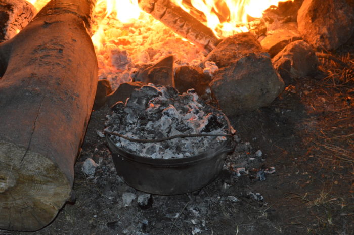 dutch oven cooking treasuringthemoments.net